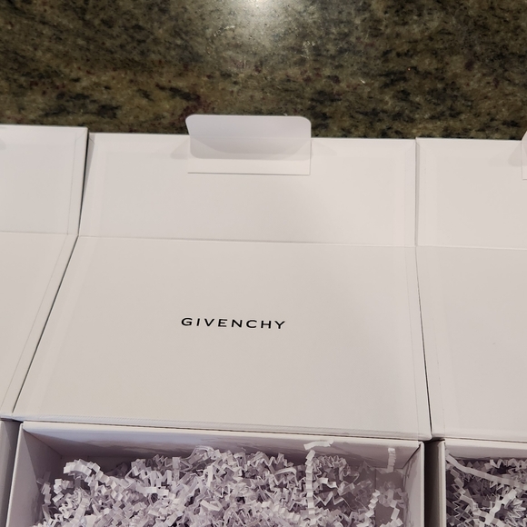 3 Givenchy Gift Box with crinkled paper inside - Picture 3 of 5
